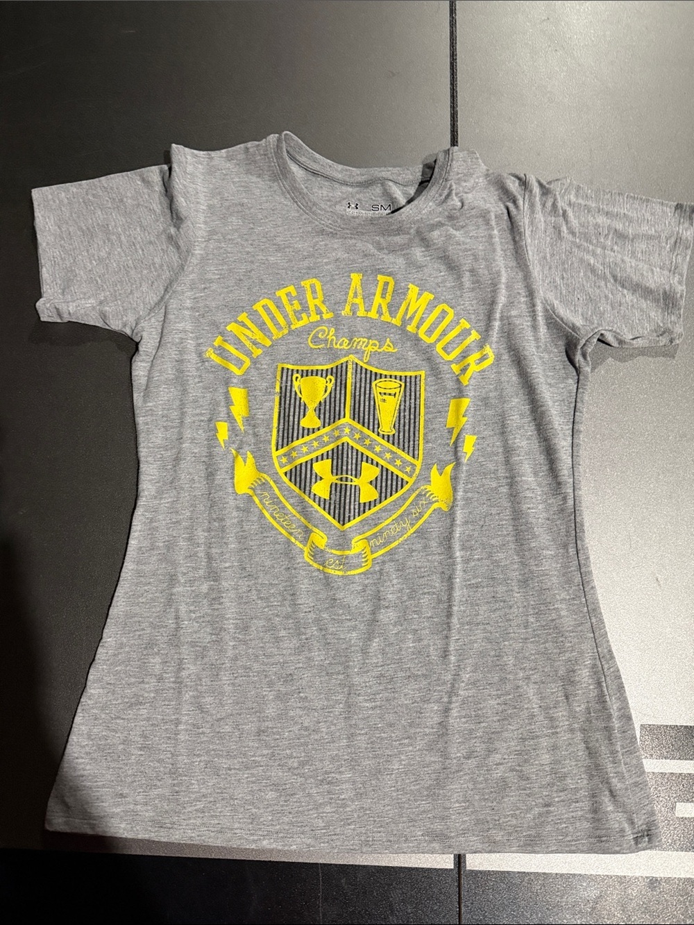 UNDER Armour champs shirt